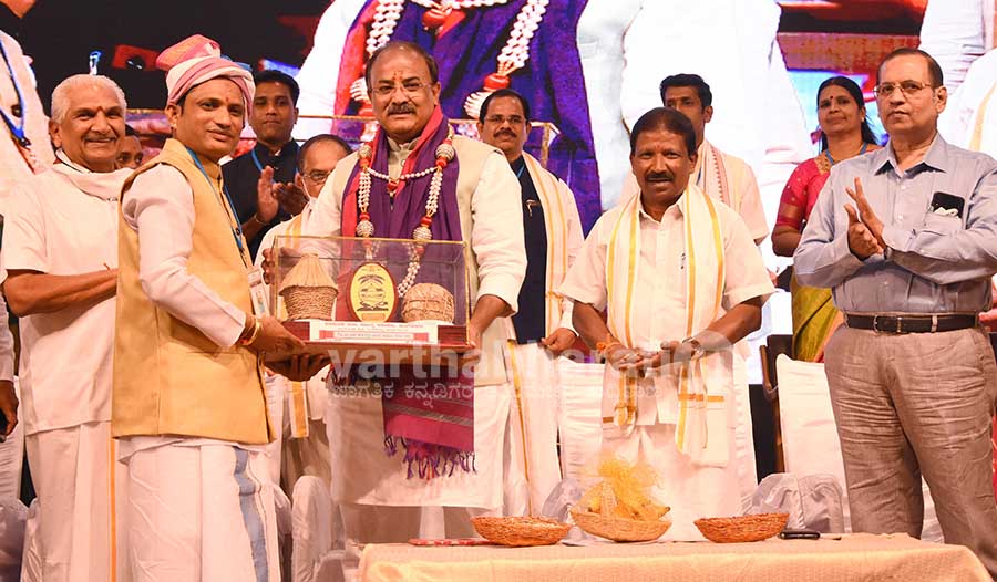 ತುಳುವನ್ನು ರಾಜ್ಯದ ಅಧಿಕೃತ ಭಾಷೆಯನ್ನಾಗಿ ಘೋಷಿಸಬೇಕು: ತುಳು ಸಾಹಿತ್ಯ ಅಕಾಡೆಮಿ ಅಧ್ಯಕ್ಷ ದಯಾನಂದ ಕತ್ತಲ್‍ಸಾರ್