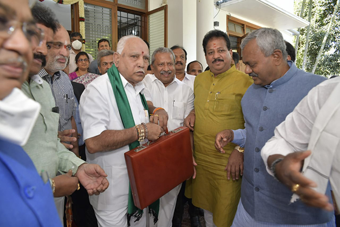 ರಾಜ್ಯ ಬಜೆಟ್ 2021: ಟ್ರೋಲ್‌, ಡೀಸೆಲ್‌ ಮೇಲಿನ ತೆರಿಗೆಯಲ್ಲಿ ಯಾವುದೇ ಬದಲಾವಣೆ ಇಲ್ಲ