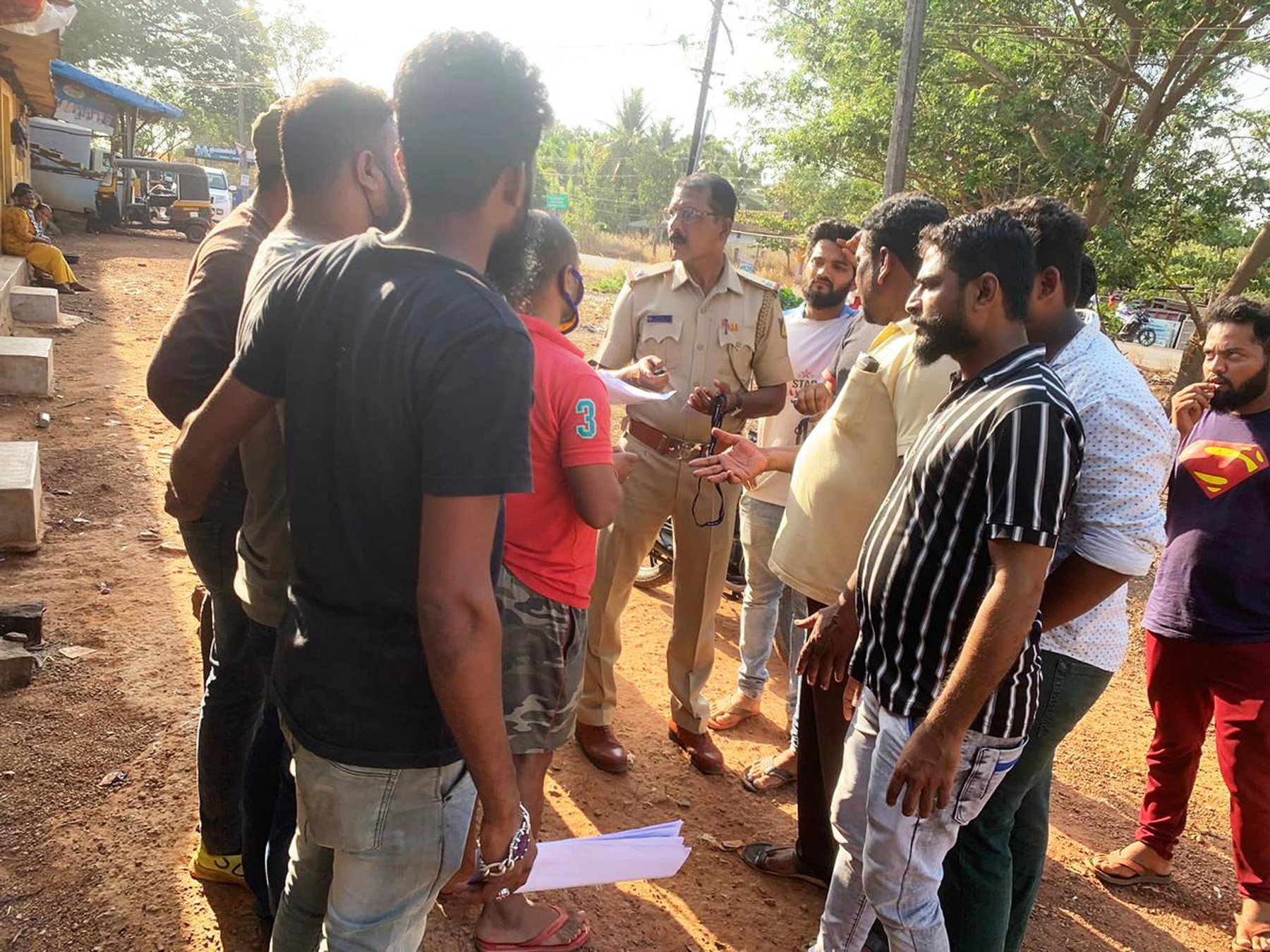 ರಾಜ್ಯ ಹೆದ್ದಾರಿಯಲ್ಲಿ ಟೋಲ್: ವಾಹನ ಸರ್ವೇ; ಸ್ಥಳೀಯರಿಂದ ವಿರೋಧ