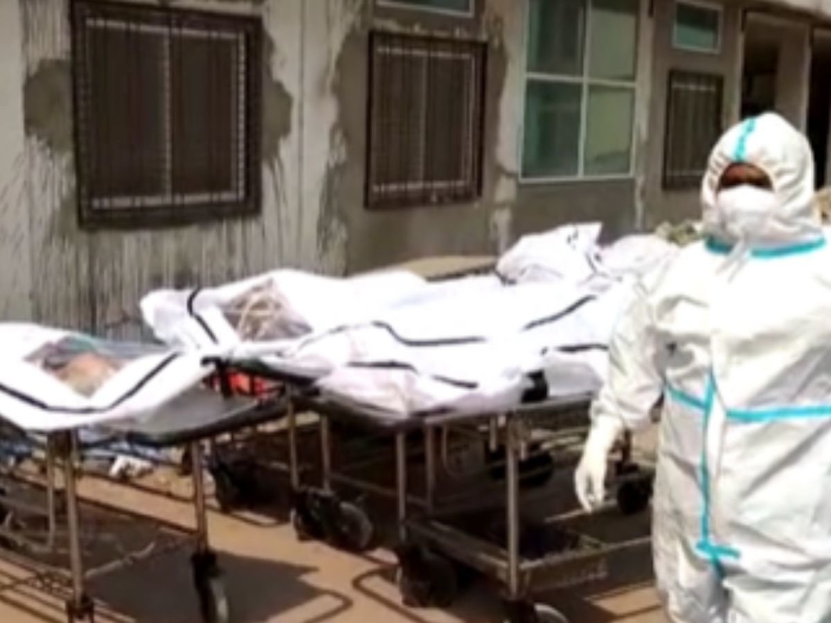 ಛತ್ತೀಸ್‌ಗಢದಲ್ಲಿ ಕೋವಿಡ್ ಸೋಂಕು ಹೆಚ್ಚಳ : ಆಸ್ಪತ್ರೆ ಎದುರು ಶವಗಳ ರಾಶಿ