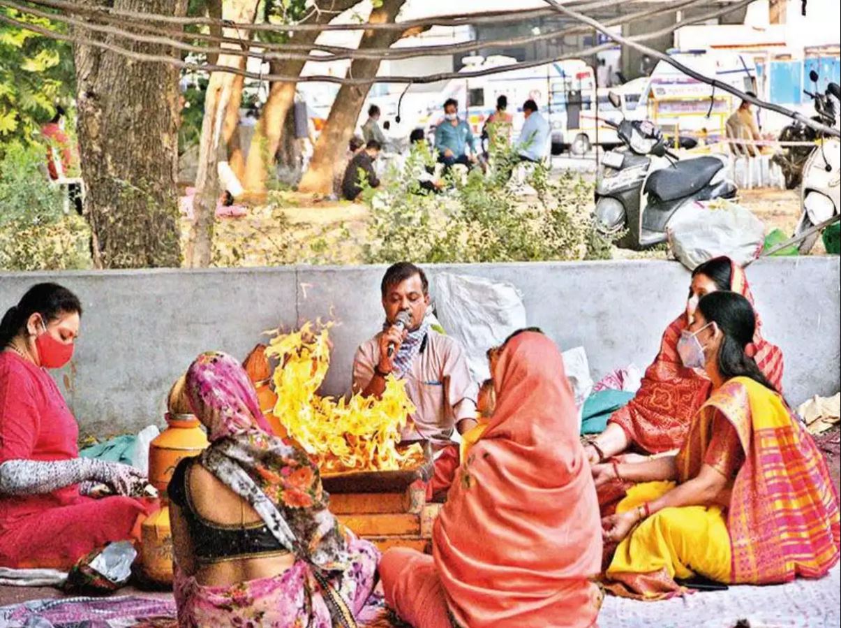 ಕೋವಿಡ್‌ ನಿರ್ಮೂಲನೆಗಾಗಿ ಸೂರತ್‌ ಆಸ್ಪತ್ರೆ ಆವರಣದಲ್ಲಿ ಯಜ್ಞ !
