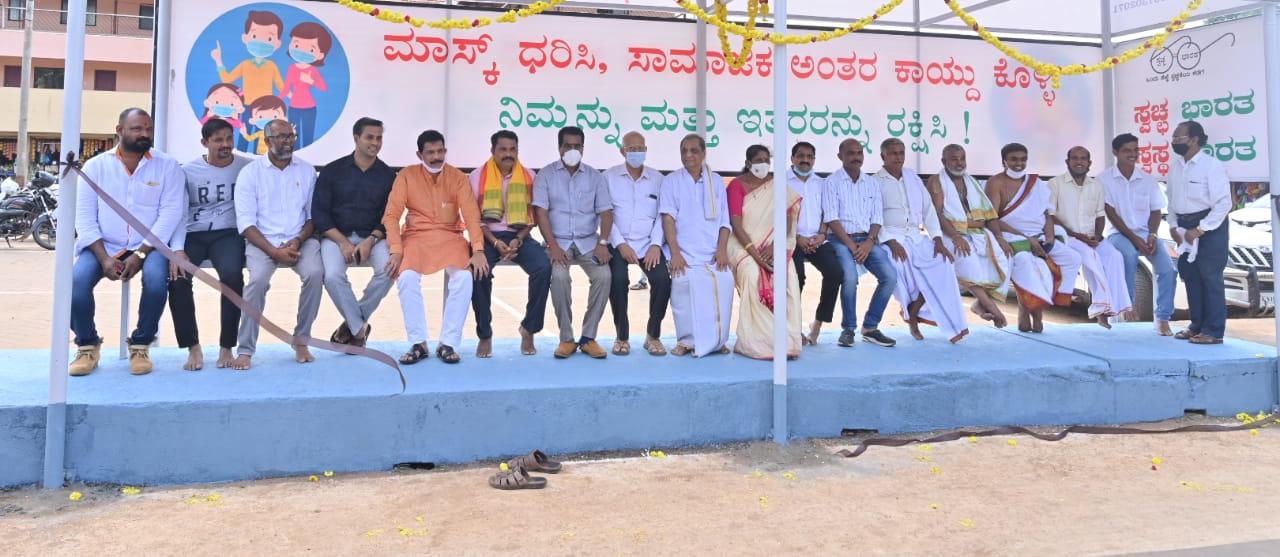 ಕಟೀಲು ಬಸ್ ತಂಗುದಾಣ ಉದ್ಘಾಟನಾ ಕಾರ್ಯಕ್ರಮ: ಕೋವಿಡ್-19 ನಿಯಮ ಉಲ್ಲಂಘನೆ ಆರೋಪ