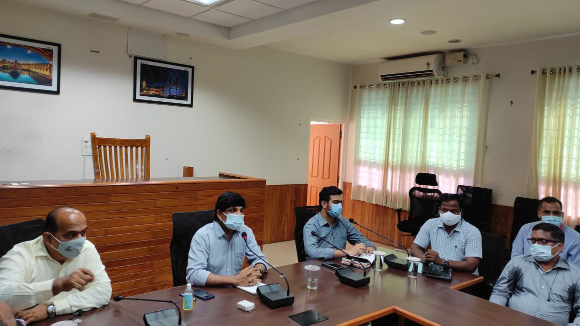 ಕೋವಿಡ್ ನಿಯಂತ್ರಣಕ್ಕೆ ಅಧಿಕಾರಿಗಳು ಜವಾಬ್ದಾರಿ ಅರಿತು ಕೆಲಸ ನಿರ್ವಹಿಸಿ: ಉಡುಪಿ ಜಿಲ್ಲಾಧಿಕಾರಿ
