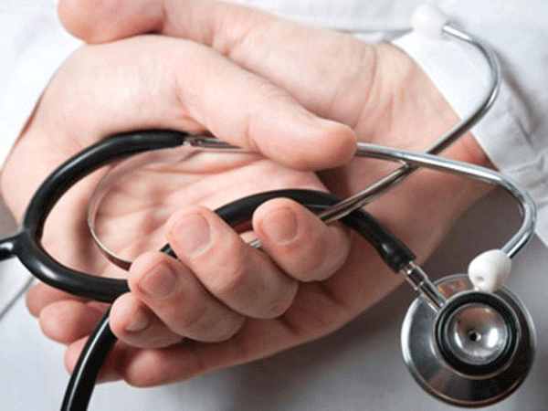 ತಾಯಂದಿರನ್ನು ಕಳೆದುಕೊಂಡ ಗಂಟೆಗಳಲ್ಲೇ ಕರ್ತವ್ಯಕ್ಕೆ ಮರಳಿದ ಇಬ್ಬರು ವೈದ್ಯರು