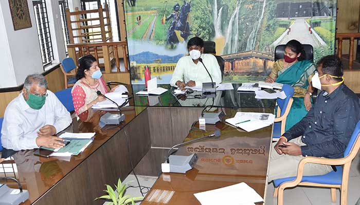 ಖಾಸಗಿ ಆಸ್ಪತ್ರೆಗಳು ಸರ್ಕಾರಿ ಕೋಟಾ ಅಡಿ ಶೇ.50 ಹಾಸಿಗೆ ಮೀಸಲಿಡಬೇಕು: ಶಿವಮೊಗ್ಗ ಡಿಸಿ ಶಿವಕುಮಾರ್