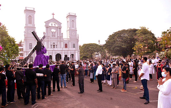 ಕೋವಿಡ್ ಮುಂಜಾಗೃತಾ ಕ್ರಮಗಳೊಂದಿಗೆ ಶುಭ ಶುಕ್ರವಾರ ಆಚರಣೆ