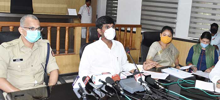 ಅಗತ್ಯ ವಸ್ತುಗಳ ಅಂಗಡಿಗಳನ್ನು ಹೊರತುಪಡಿಸಿ ಎಲ್ಲಾ ಮಳಿಗೆಗಳಿಗೆ ನಿರ್ಬಂಧ: ಶಿವಮೊಗ್ಗ ಡಿಸಿ ಶಿವಕುಮಾರ್