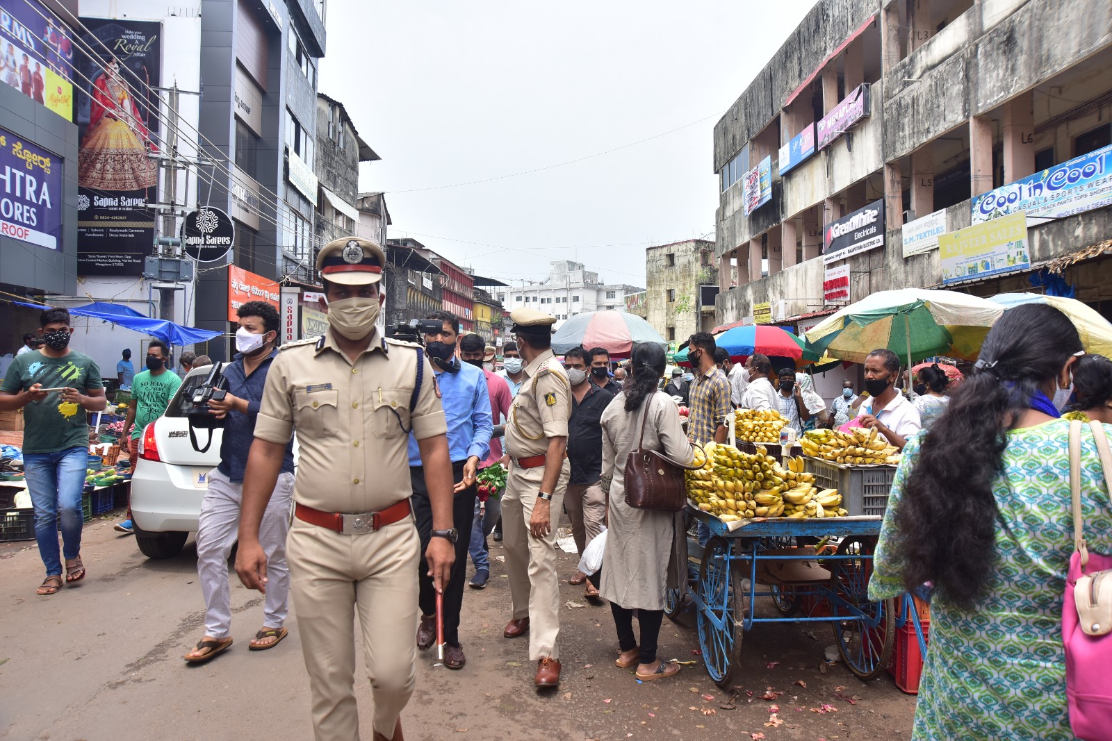 ಸರಕಾರಿ ಆದೇಶ ಪಾಲನೆಗೆ ರಸ್ತೆಗಿಳಿದ ಕಮಿಷನರ್: ಕಿ.ಮೀ. ನಡೆದುಕೊಂಡೇ ಜಾಗೃತಿ, ಎಚ್ಚರಿಕೆ
