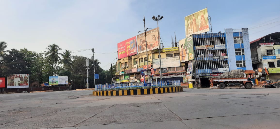 ವೀಕೆಂಡ್ ಕರ್ಫ್ಯೂ : ಮಂಗಳೂರು ನಗರ ಬಹುತೇಕ ಸ್ತಬ್ಧ