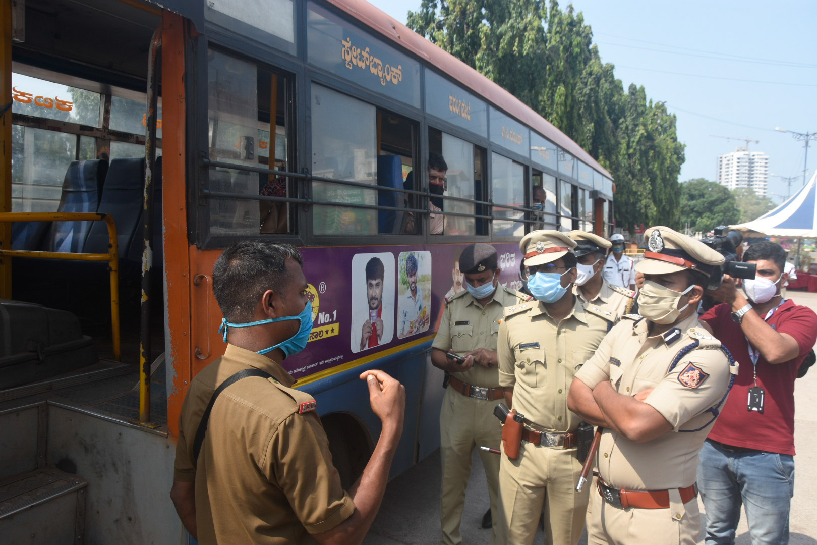 ಮಂಗಳೂರು: ಕಮಿಷನರ್, ಡಿಸಿಪಿಗಳ ನೇತೃತ್ವದಲ್ಲಿ ಅನಗತ್ಯ ವಾಹನ ಸಂಚಾರಕ್ಕೆ ತಡೆ