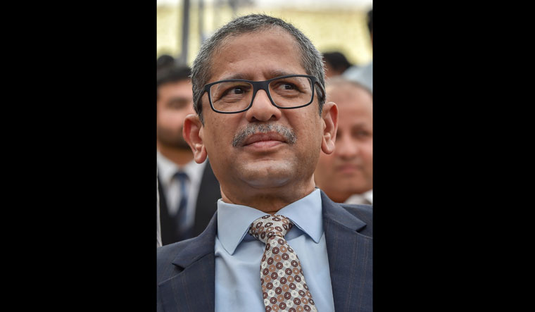 ಭಾರತದ ಮುಖ್ಯ ನ್ಯಾಯಾಧೀಶರಾಗಿ ಜಸ್ಟಿಸ್ ಎನ್.ವಿ.ರಮಣ ಪ್ರಮಾಣ ಸ್ವೀಕಾರ