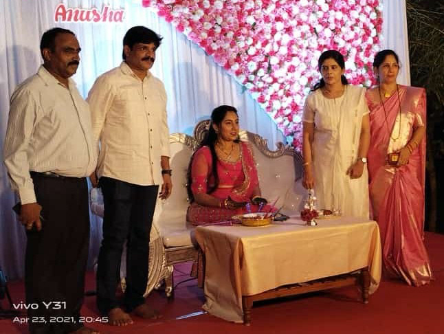 ಮಾಸ್ಕ್ ಧರಿಸದೆ ಮೆಹಂದಿ ಕಾರ್ಯಕ್ರಮದಲ್ಲಿ ಭಾಗವಹಿಸಿದ ಉಡುಪಿ ಜಿಲ್ಲಾಧಿಕಾರಿ ವಿರುದ್ಧ ವ್ಯಾಪಕ ಆಕ್ರೋಶ