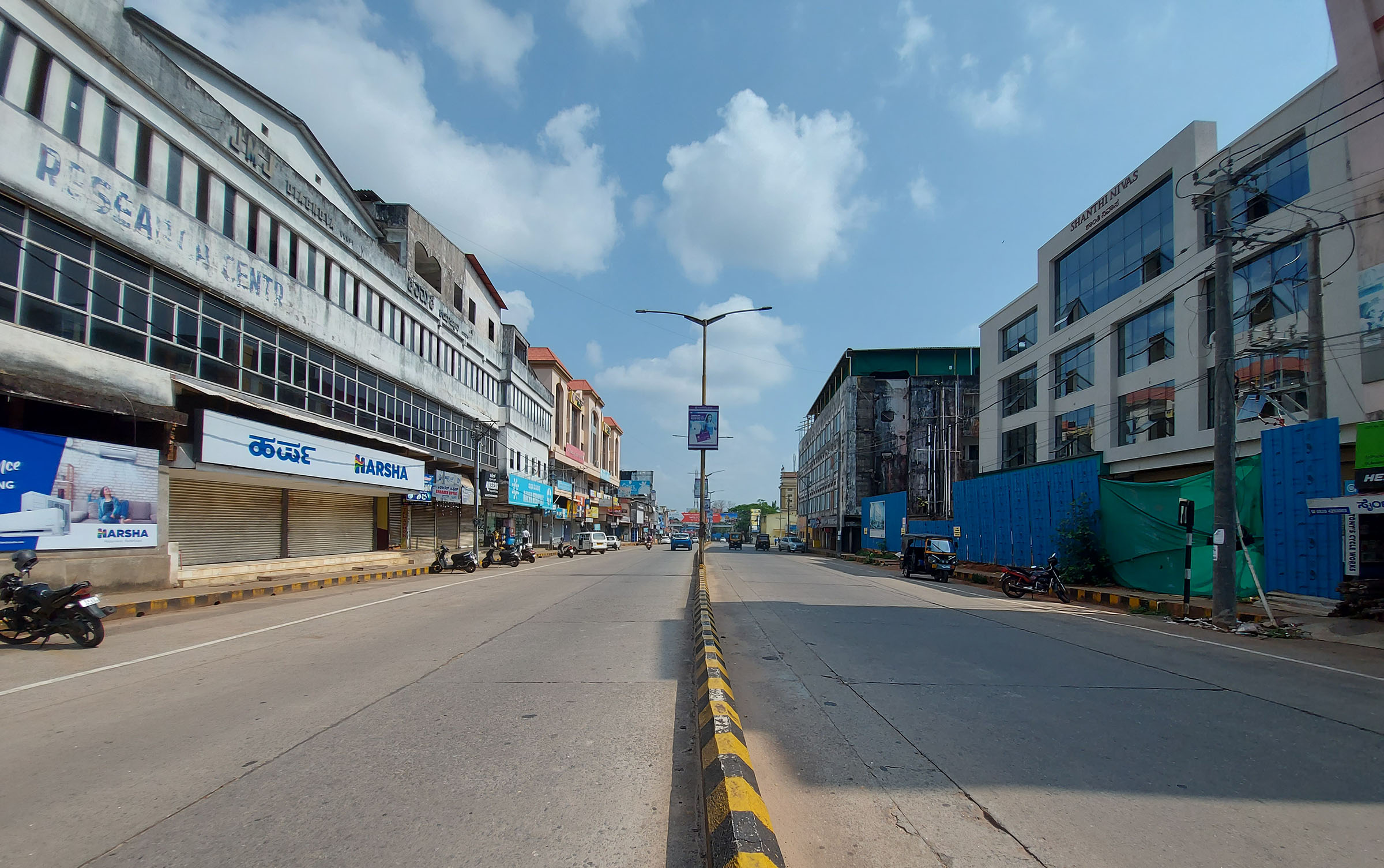 ವಾರಾಂತ್ಯ ಕರ್ಫ್ಯೂಗೆ ಉಡುಪಿ ಜಿಲ್ಲೆ ಸಂಪೂರ್ಣ ಸ್ತಬ್ಧ: ವ್ಯಾಪಾರ ವಹಿವಾಟು ಸ್ಥಗಿತ