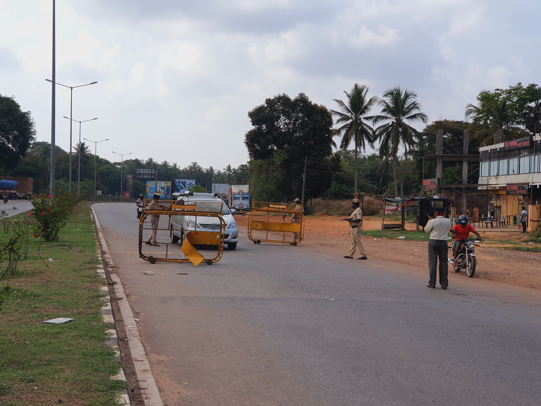 ವೀಕೆಂಡ್ ಕರ್ಫ್ಯೂ : ಕಾಪು ತಾಲೂಕಿನಲ್ಲಿ ಉತ್ತಮ ಪ್ರತಿಕ್ರಿಯೆ