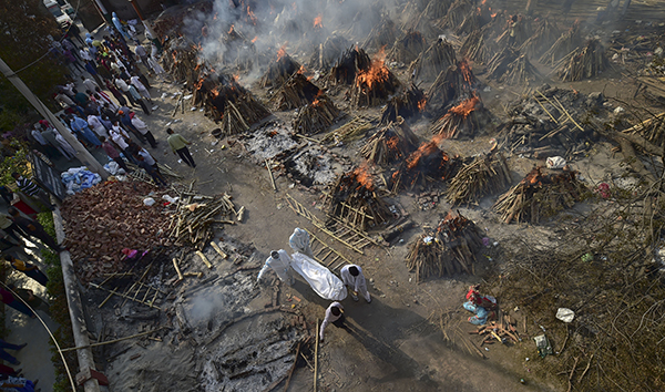 ದಿಲ್ಲಿಯಲ್ಲಿ ದಾಖಲೆ ಸಂಖ್ಯೆಯಲ್ಲಿ ಕೋವಿಡ್ ಸಾವುಗಳು: ಅಂತ್ಯಸಂಸ್ಕಾರಕ್ಕೆ ಎದುರಾಗುತ್ತಿದೆ ಜಾಗದ ಕೊರತೆ