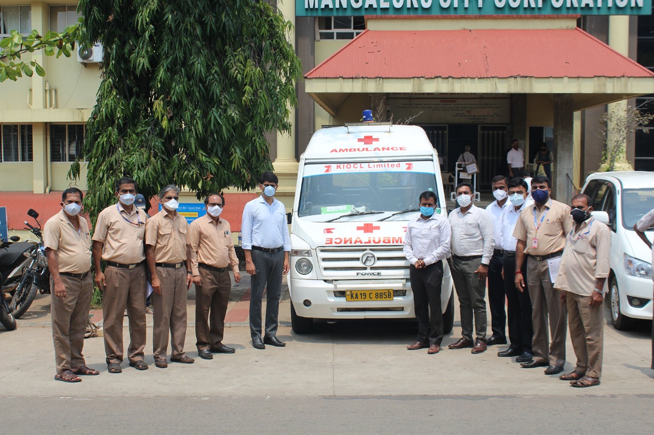 ಮನಪಾಕ್ಕೆ ಆ್ಯಂಬುಲೆನ್ಸ್ ಹಸ್ತಾಂತರ