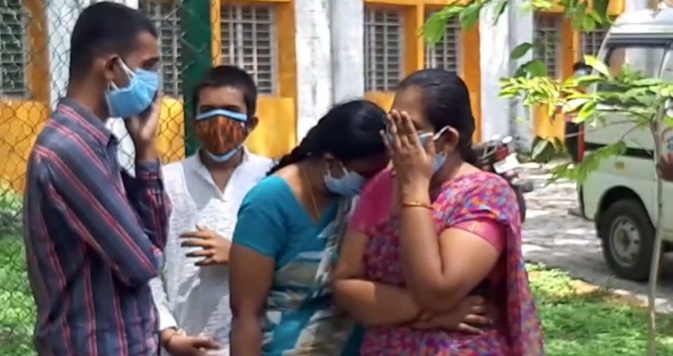 ಕೋಲಾರ : ಜಿಲ್ಲಾಸ್ಪತ್ರೆಯಲ್ಲಿ ಆಕ್ಸಿಜನ್ ಪೂರೈಕೆಯಲ್ಲಿ ಕೊರತೆ ಆರೋಪ; 8 ಮಂದಿ ಮೃತ್ಯು