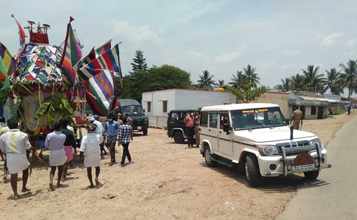 ಕೊರೋನ ಕರ್ಫ್ಯೂ ನಡುವೆ ಜಾತ್ರೆ ನಡೆಸಿದ ಆರೋಪ: 14 ಮಂದಿ ಬಂಧನ