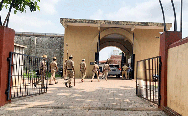 ಮಂಗಳೂರು: ಕೈದಿಗಳಿಂದ ಹಲ್ಲೆಗೊಳಗಾದ ಜೈಲರ್ ಆಸ್ಪತ್ರೆಯಿಂದ ಬಿಡುಗಡೆ