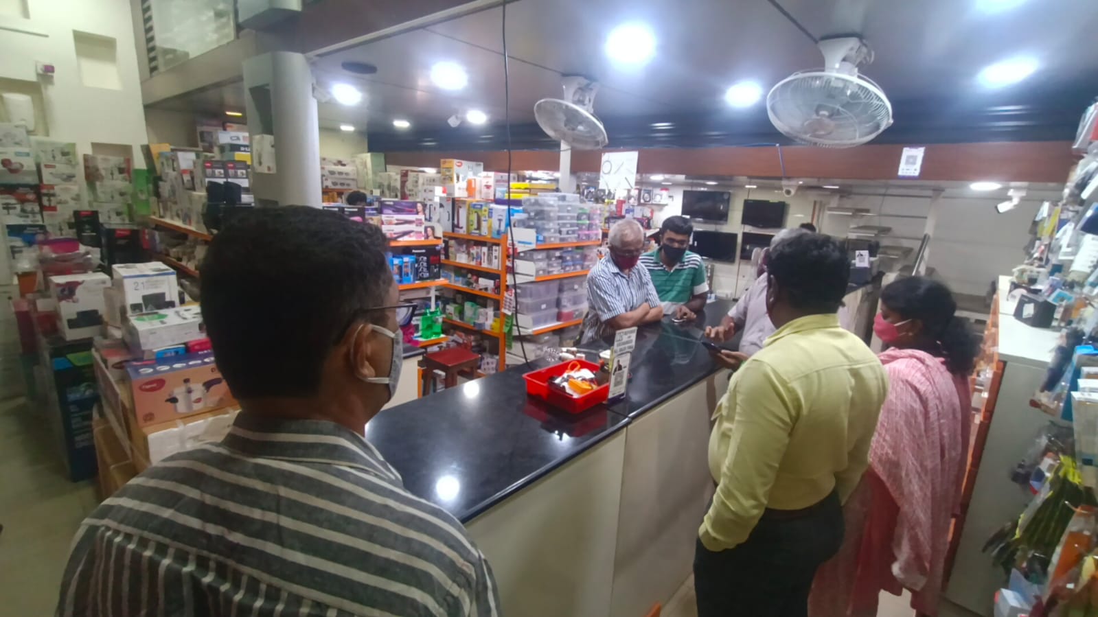 ಉಡುಪಿ: ಬಂದ್ ಮಾಡದೆ ವ್ಯಾಪಾರ ನಡೆಸಿದ 30 ಅಂಗಡಿಗಳಿಗೆ 80,500ರೂ. ದಂಡ