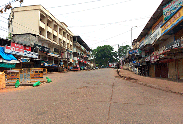ಕೋವಿಡ್ ಕರ್ಫ್ಯೂ: ಪುತ್ತೂರಿನಲ್ಲಿ ಜನಜೀವನ ಅಸ್ತವ್ಯಸ್ತ