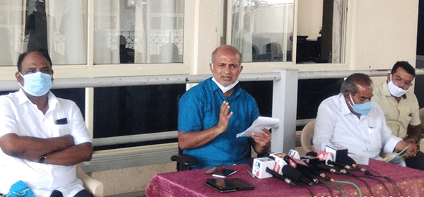 ಮೈಸೂರು ಜಿಲ್ಲಾಡಳಿತ, ಉಸ್ತುವಾರಿ ಸಚಿವರು ಬದುಕಿದ್ದಾರ?: ಶಾಸಕ ಸಾ.ರಾ.ಮಹೇಶ್ ಆಕ್ರೋಶ