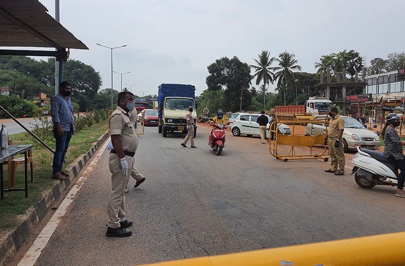 ಹೆಜಮಾಡಿ ಚೆಕ್‌ಪೋಸ್ಟ್: ಕರ್ತವ್ಯದ ಬಗ್ಗೆ ಗೊಂದಲ, ಅರ್ಧಕ್ಕೆ ತಪಾಸಣೆ ನಿಲ್ಲಿಸಿದ ಪೊಲೀಸರು