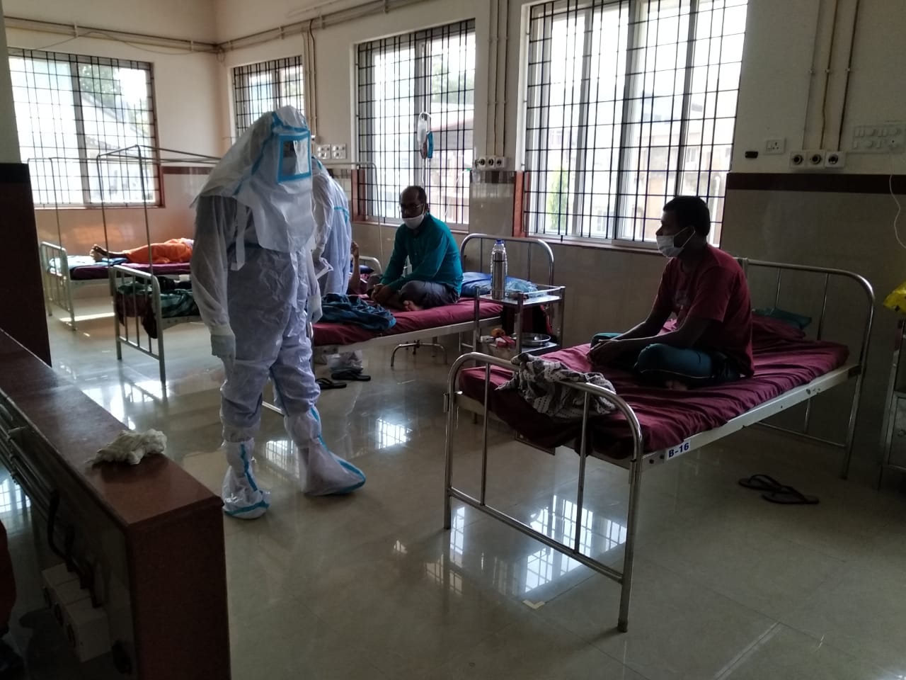 ಮಂಗಳೂರಿನ ಕೋವಿಡ್ ಆಸ್ಪತ್ರೆಗೆ ದ.ಕ. ಜಿಲ್ಲಾಧಿಕಾರಿ ಭೇಟಿ