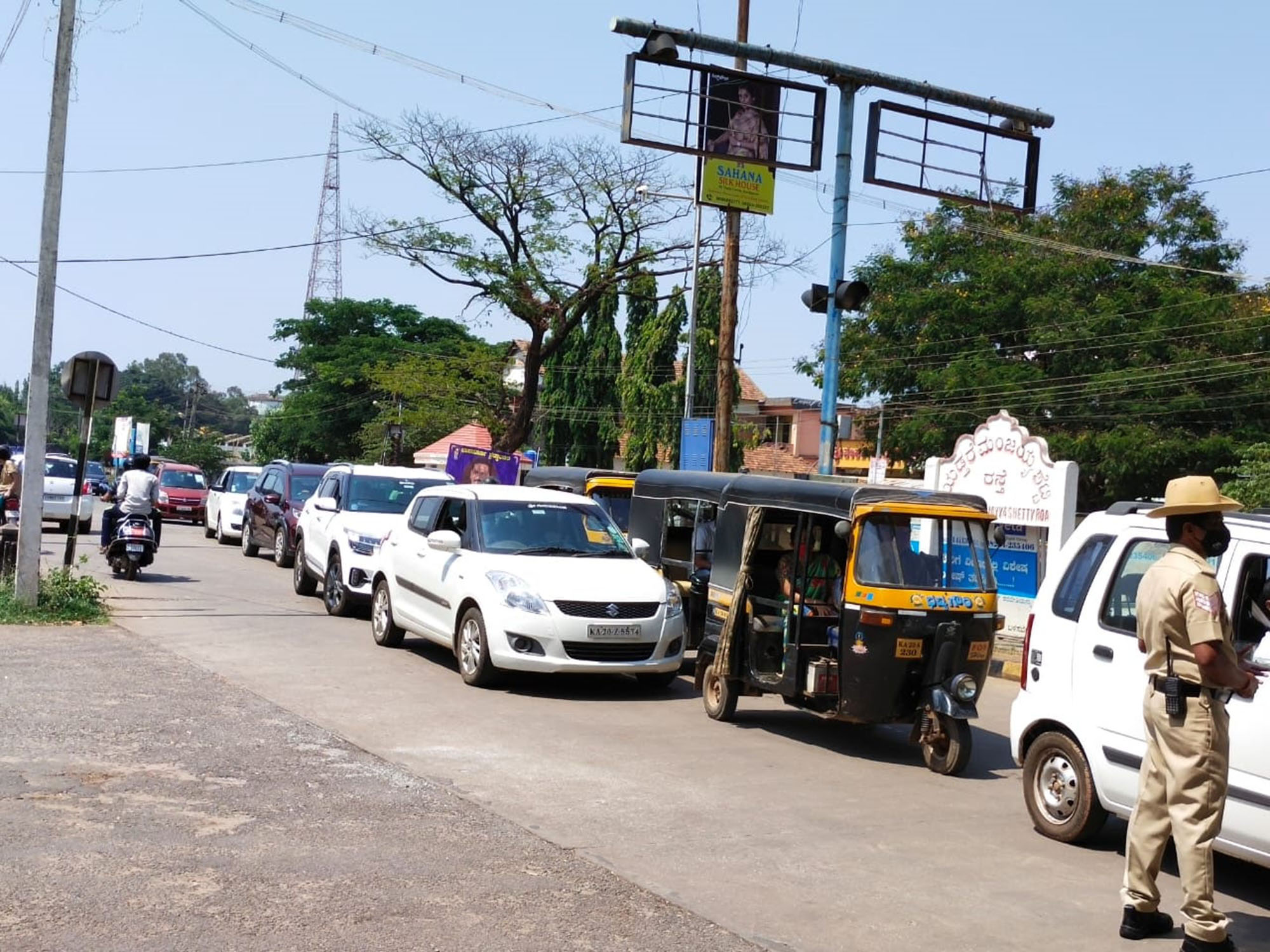ಕುಂದಾಪುರ: ಕೋವಿಡ್ ಕರ್ಫ್ಯೂ ಗೆ ಜನರ ನಿರ್ಲಕ್ಷ್ಯ ಆರೋಪ