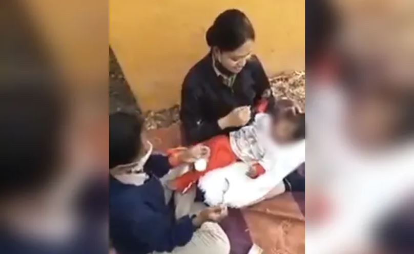 ತಾಯಿ ಮೃತಪಟ್ಟ ಕಾರಣ 2 ದಿನ ಹಸಿವಿನಿಂದಿದ್ದ ಪುಟ್ಟ ಮಗು: ಕೋವಿಡ್‌ ಗೆ ಹೆದರಿ ಹತ್ತಿರ ಸುಳಿಯದ ಜನ !