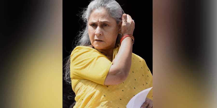 ಒಂಟಿ ಮಹಿಳೆ ಏಕಾಂಗಿಯಾಗಿ ಹೋರಾಡುತ್ತಿದ್ದಾರೆ: ಮಮತಾರನ್ನು ಹೊಗಳಿದ ಜಯಾ ಬಚ್ಚನ್