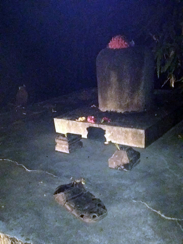 ಪಜೀರು: ಮುಚ್ಚಿರ ಕಲ್ಲು ಗುಳಿಗ ಕಟ್ಟೆಯಲ್ಲಿ ಚಪ್ಪಲಿ ಪತ್ತೆ; ಪೊಲೀಸರಿಗೆ ದೂರು