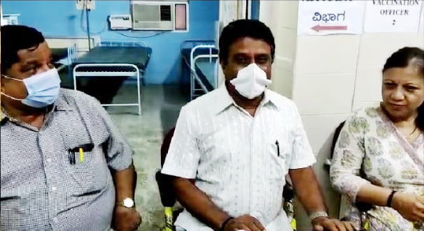 ಎರಡನೇ ಬಾರಿಗೆ ಕೋವಿಡ್ ಲಸಿಕೆ ಪಡೆದ ಶಾಸಕ ಅಪ್ಪಚ್ಚು ರಂಜನ್