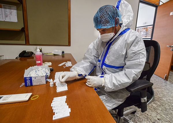 ದೇಶದಲ್ಲಿ ಕೋವಿಡ್-19 ಅತ್ಯಂತ ವೇಗವಾಗಿ ಹರಡುತ್ತಿದೆ: ಆರೋಗ್ಯ ಸಚಿವಾಲಯ ಕಳವಳ