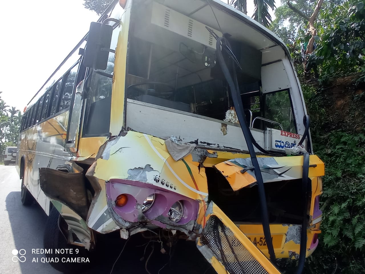 ಜೀಪ್- ಖಾಸಗಿ ಬಸ್ ನಡುವೆ ಅಪಘಾತ: ಮಹಿಳೆ ಸಾವು, ಇಬ್ಬರ ಸ್ಥಿತಿ ಗಂಭೀರ