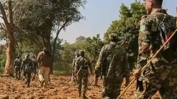 ನಕ್ಸಲೀಯರೊಂದಿಗಿನ ಎನ್‌ಕೌಂಟರ್ ಸಂದರ್ಭ ಪೊಲೀಸರಿಂದ ಥಳಿತ: ಸ್ಥಳೀಯರ ಆರೋಪ