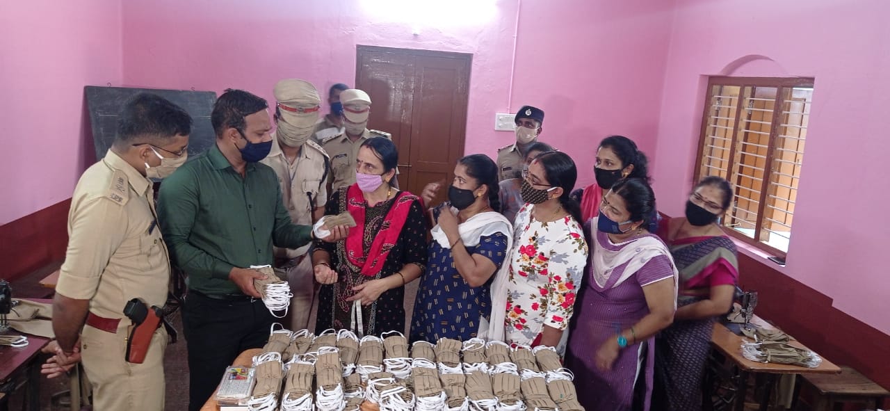 ಮಂಗಳೂರು: ಮನೆಯವರಿಂದಲೇ ಪೊಲೀಸರಿಗೆ ‘ಖಾಕಿ ಮಾಸ್ಕ್’ ತಯಾರಿ