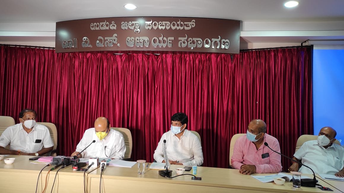 ಕೊರೋನ ಬಗ್ಗೆ ಜನ ಜಾಗೃತರಾಗಲೇಬೇಕು: ಸಚಿವ ಬೊಮ್ಮಾಯಿ