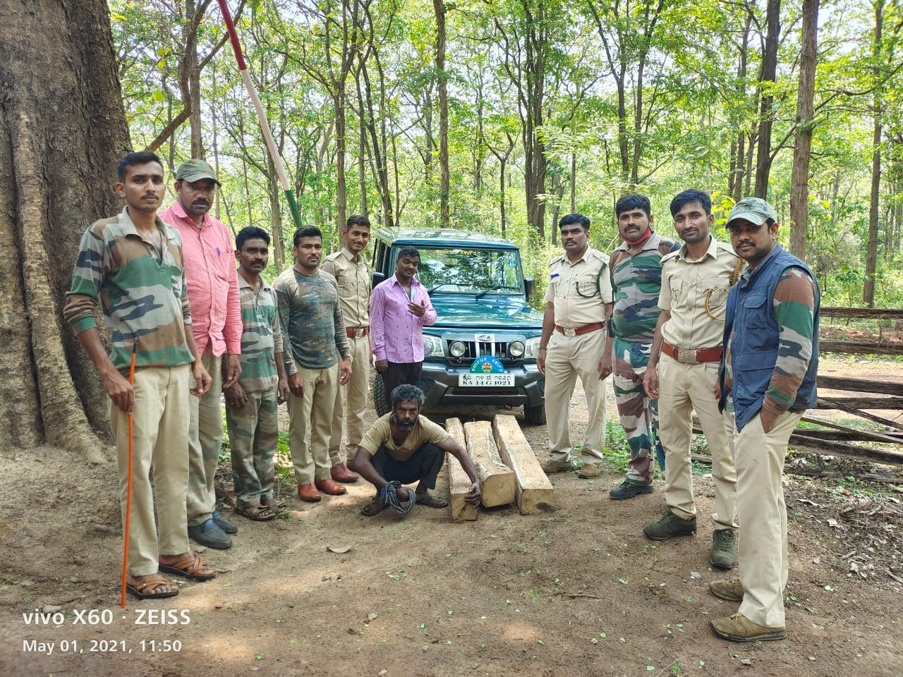 ಅಕ್ರಮವಾಗಿ ಸಾಗುವಾನಿ ಮರ‌ ಸಾಗಣೆ: ಓರ್ವನ ಬಂಧನ, ಇಬ್ಬರು ಪರಾರಿ