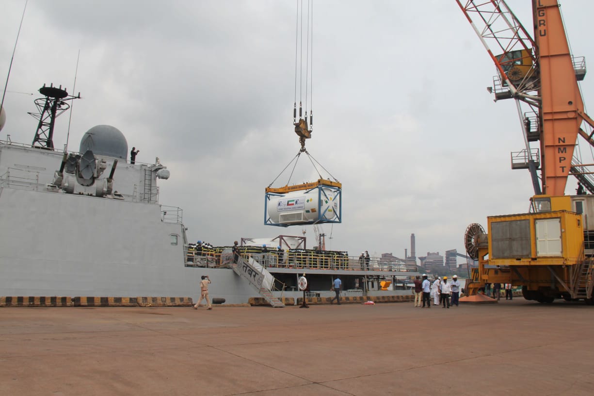 ಕುವೈತ್‌ನಿಂದ ಮತ್ತೆ ಭಾರತಕ್ಕೆ ಆಕ್ಸಿಜನ್ ಪೂರೈಕೆ : ನವಮಂಗಳೂರು ಬಂದರು ತಲುಪಿದ ನೌಕಾಪಡೆ ಹಡಗು