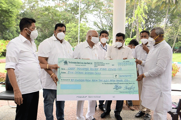 ಅಪೆಕ್ಸ್ ಬ್ಯಾಂಕಿನಿಂದ ಸಿಎಂ ಕೋವಿಡ್ ಪರಿಹಾರ ನಿಧಿಗೆ 5 ಕೋಟಿ ರೂ. ದೇಣಿಗೆ, 1 ಲಕ್ಷ N-95 ಮಾಸ್ಕ್ ಕೊಡುಗೆ