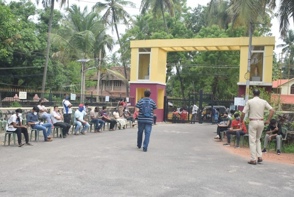 ಉಡುಪಿಯಲ್ಲಿ ಗೊಂದಲ ಇಲ್ಲದೆ ಜೇಷ್ಠತೆ ಆಧಾರದಲ್ಲಿ ಲಸಿಕೆ ವಿತರಣೆ