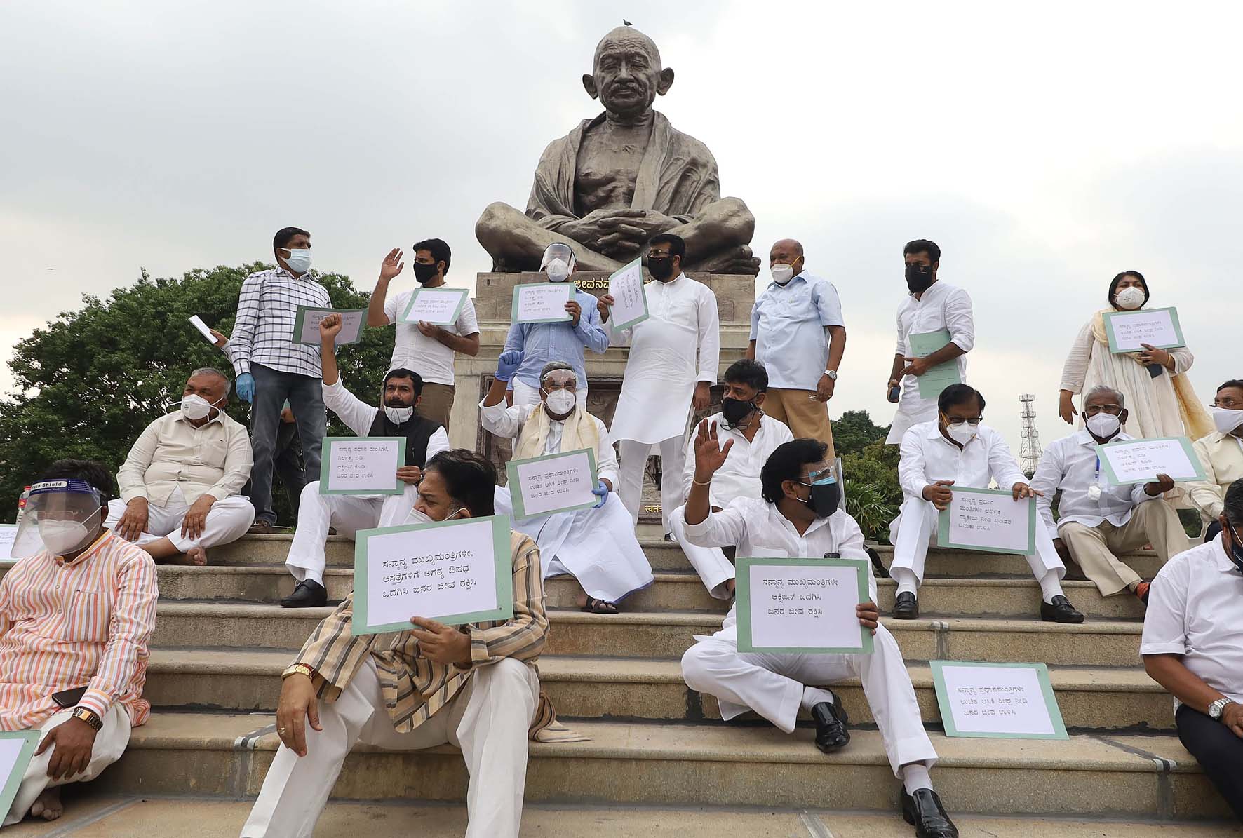 ಲಸಿಕೆ ವಿಚಾರದಲ್ಲಿ ಕೇಂದ್ರ, ರಾಜ್ಯ ಸರಕಾರಗಳಿಂದ ಜನರಿಗೆ ದ್ರೋಹ: ಸಿದ್ದರಾಮಯ್ಯ