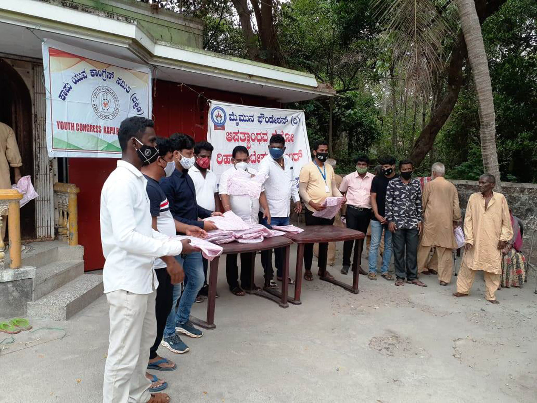 ಕಾಪು ಯೂತ್ ಕಾಂಗ್ರೆಸ್‍ನಿಂದ ವಸ್ತ್ರ ವಿತರಣೆ