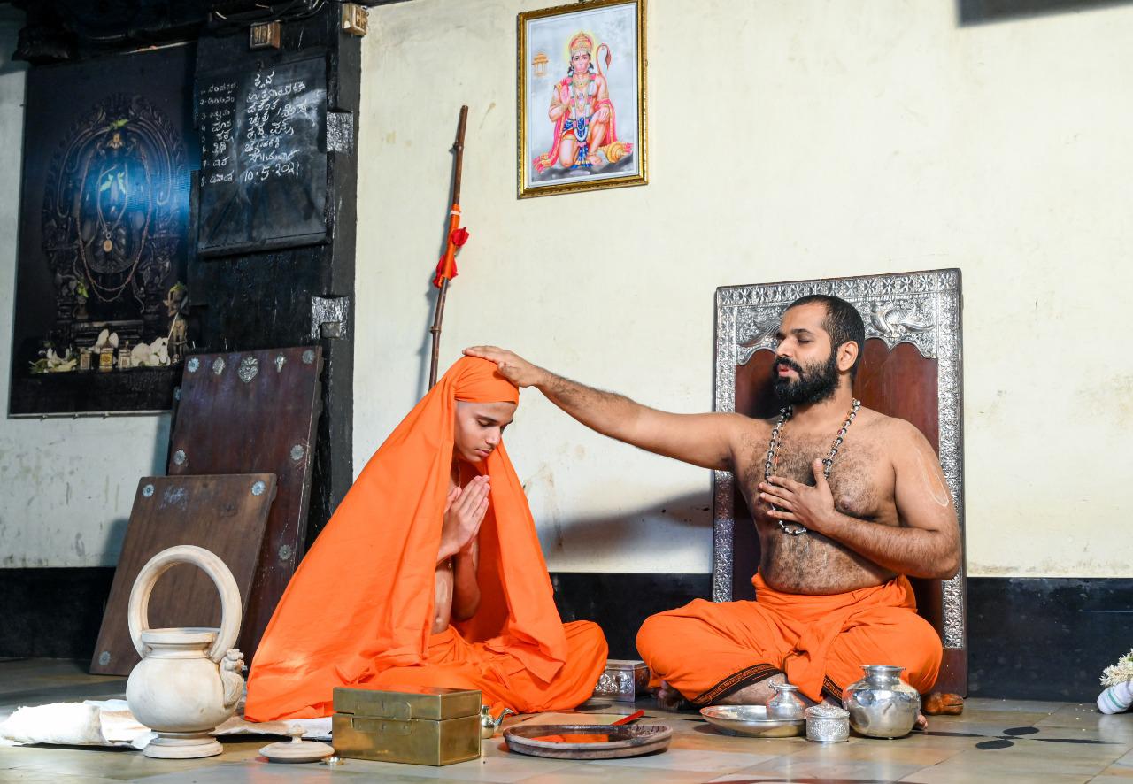 ಅನಿರುದ್ಧ ಸರಳತ್ತಾಯಗೆ ಸನ್ಯಾಸ ದೀಕ್ಷೆ