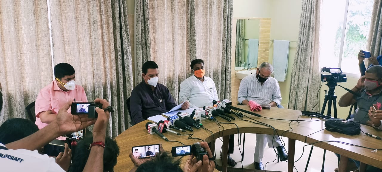 ಬಿಜೆಪಿ ಲಸಿಕೆ ಎಂದು ಆಕ್ಷೇಪಿಸಿದವರು ಈಗ ಲಸಿಕೆ ಸಿಗುತ್ತಿಲ್ಲ ಎಂದು ಕಣ್ಣೀರು ಹಾಕುತ್ತಿದ್ದಾರೆ: ನಳಿನ್‍ ಕುಮಾರ್