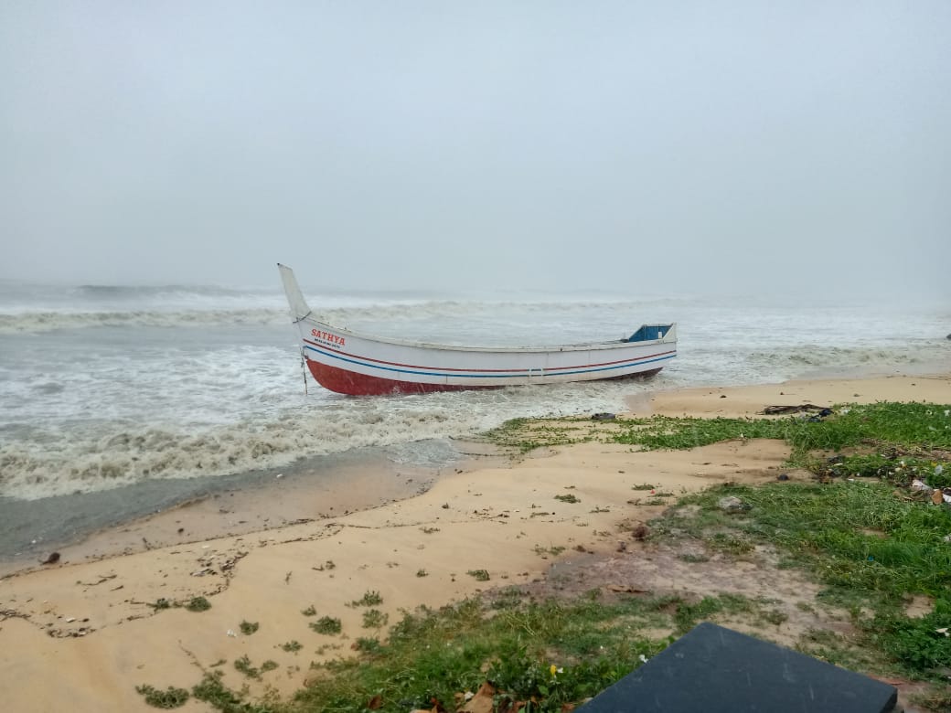ತೌಕ್ತೆ ಚಂಡಮಾರುತದಿಂದ ಉಡುಪಿ ಜಿಲ್ಲೆಯಾದ್ಯಂತ ಸಮುದ್ರ ಪ್ರಕ್ಷುಬ್ದ