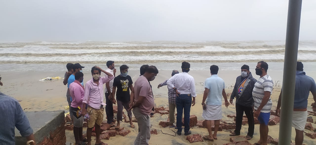 ತೌಕ್ತೆ ಚಂಡಮಾರುತ; ದ.ಕ.ಜಿಲ್ಲೆಯಲ್ಲಿ ಭಾರೀ ಮಳೆ: ತತ್ತರಿಸಿದ ಜನತೆ