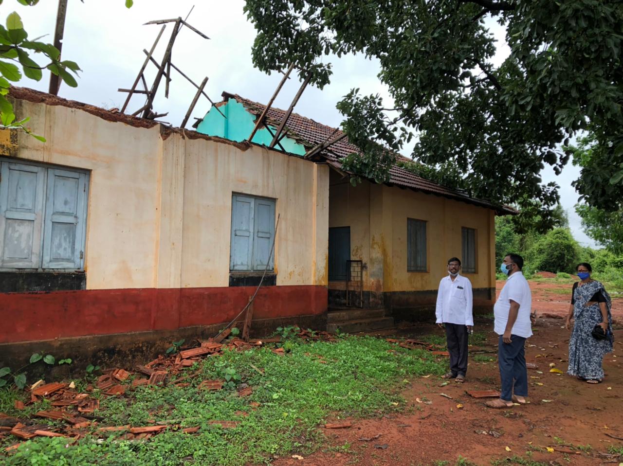 ಭಾರೀ ಗಾಳಿ ಮಳೆ; ಪುಂಜಾಲಕಟ್ಟೆ ಸರಕಾರಿ ಪ್ರೌಢ ಶಾಲೆಯ ಮೇಲ್ಚಾವಣಿ ಕುಸಿತ