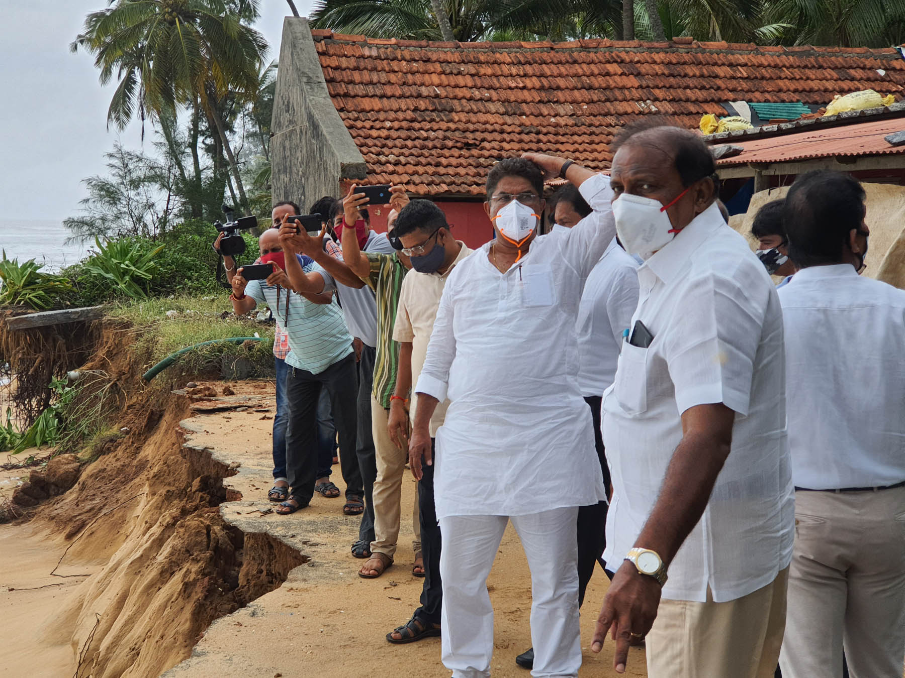 ಕಾಪು ಕಡಲ್ಕೊರೆತ ಪ್ರದೇಶಗಳಿಗೆ ಸಚಿವ ಆರ್.ಅಶೋಕ್ ಭೇಟಿ